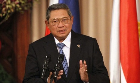 Visiting Indonesian President Susilo Bambang Yudhoyono gestures as he delivers a speech during his visit at the presidential palace in Manila May 23, 2014. 