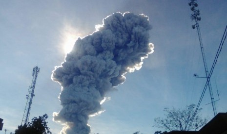 Visual terkini dari Gunung Merapi yang didapat dari sejumlah Pos Pantau, Jumat (1/6).  Gunung Merapi sendiri kembali mengeluarkan erupsi pada Jumat pagi sekitar pukul 08.20 WIB.