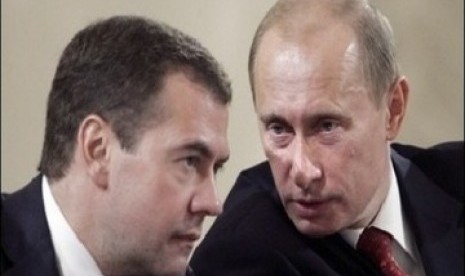 Vladimir Putin dan Dmitri Medvedev