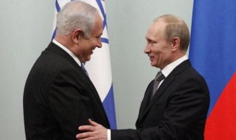 Vladimir Putin (kanan) dan Benyamin Netanyahu (kiri)