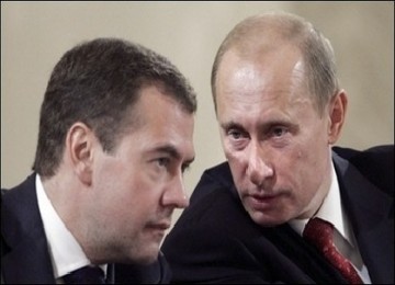 Vladimir Putin dan Dmitri Medvedev