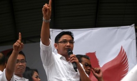 Vokalis Band Ungu yang juga juru kampanye nasional pasangan Capres Cawapres Prabowo-Hatta, Sigit Purnomo Syamsuddin (Pasha) melakukan kampanye terbuka bersama tokoh masyarakat di GOR Padjajaran, Kota Bogor, Jabar, Sabtu (21/6). 