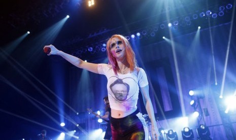 Vokalis Paramore, Hayley Williams saat tampil dalam konser di Hammerstein Ballroom, Ney York