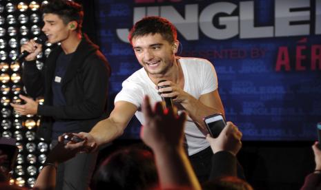 Vokalis The Wanted, Tom Parker,  saat tampil di New York, AS pada 10 Oktober 2019. Parker meninggal pada Rabu (30/3/2022) setelah berjuang melawan tumor otak yang tidak dapat dioperasi. 