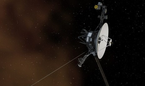 Voyager 1. Penjelajah antarbintang NASA, Voyager 1, akhirnya kembali berkomunikasi dengan pengendali darat dengan cara yang dapat dimengerti. 