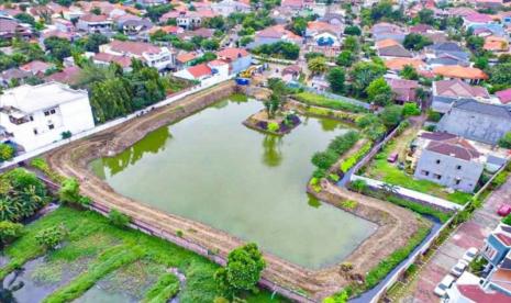 Waduk Pondok Ranggon, Jakarta Timur yang difungsikan sebagai ruang limpah sungai.