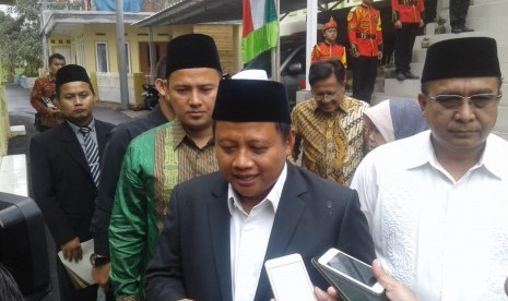 Wagub Jabar Uu Ruzhanul Ulum saat diwawancara wartawan di Kota Tasikmalaya, Sabtu (24/8).