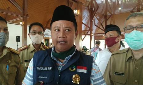  Wakil Gubernur Jawa Barat (Jabar), Uu Ruzhanul Ulum, mengapresiasi keputusan Jokowi yang akan menggratiskan vaksin Covid-19 bagi masyarakat.