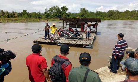 Wagub Sumbar Nasrul Abit kunjungi daerah tertinggal di Nagari Tiagan Kecamatan Kinali Pasaman Barat,  Sabtu (12/8).