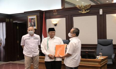  Wakil Gubernur Jawa Barat Uu Ruzhanul Ulum saat menghadiri Exit Meeting Badan Pemeriksa Keuangan Perwakilan Provinsi Jawa Barat, di Ruang Rapat Papandayan Gedung Sate, Kota  Bandung, Rabu (18/05/2022)