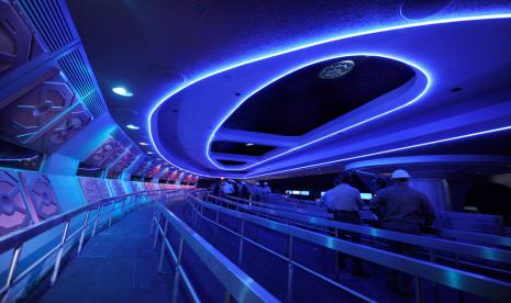 Wahana SPace Mountain di Disney.