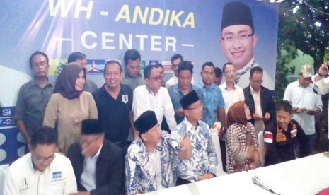 Wahidin Halim kembali adakan konferensi pers dengan pasangan calon wakil gubernurnya Andika Hazrumy bersama beberapa DPD Partai Pengusung pasangan calon di kediaman Wahidin Halim, Rabu (15/2).