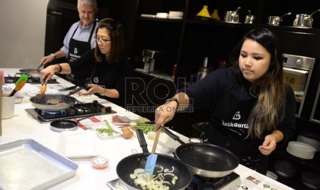 Wajan macam apa yang digunakan untuk memasak di rumah? Studi menyebut wajan dari besi tempa memberi lebih banyak efek baik bagi asupan zat besi.