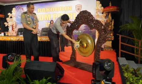 Wakapolri Komjen Ari Dono Sukmanto didampingi Asisten SDM Kapolri, Irjen Pol Eko Indra Heri dalam pembukaan Rakorbin SDM Polri 2019 di hotel Patra,  Bali.