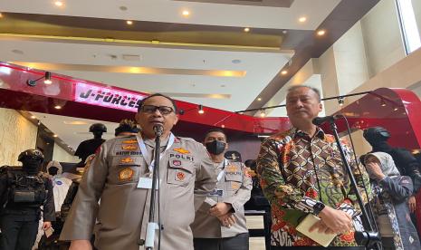 Wakapolri Komjen Gatot Edi Pramono bersama Menperin Agus Gumiwang Kartasasmita di acara Bisnis Matching IV Yang diinisiasi Polri. Acara ini mempertemukan pelaku bisnis UMKM dan BUMN untuk menggencarkan penggunaan produk lokal.