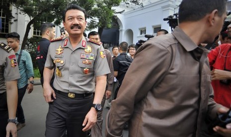  Wakapolri Komjen Pol Budi Gunawan (kiri) berjalan keluar usai melakukan pertemuan tertutup dengan Presiden Joko Widodo di Istana Merdeka, Jakarta, Senin (30/9). 