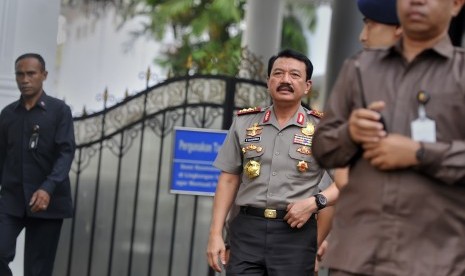 Wakapolri Komjen Pol Budi Gunawan (tengah) berjalan keluar usai melakukan pertemuan tertutup dengan Presiden Joko Widodo di Istana Merdeka, Jakarta, Senin (30/9). 