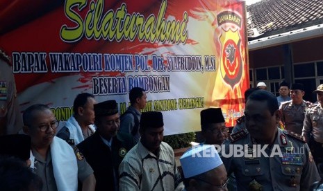 Wakapolri Komjen Pol Drs Syafruddin  saat berkunjung ke Ponpes Al Hidayah, Sentiong, Kecamatan Cicalengka, Kabupaten Bandung, Rabu (21/2).