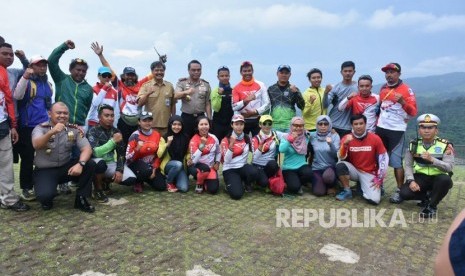 Wakapolri Komjen Pol Syafruddin yang menjabat sebagai Chef de Mission (CdM) kontingen Indonesia pada Asian Games 2018 melakukan tinjauan lokasi cabang olahraga paralayang, di kawasan Puncak, Cisarua, Bogor. 