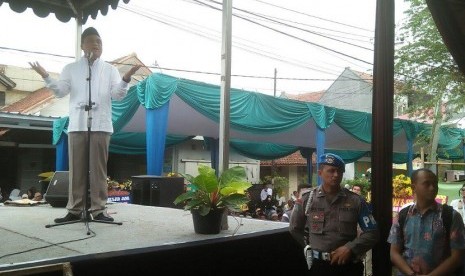 Wakapolri Komjen Pol Syafrudin mengisi acara peresmian Masjid Jami Al-Barokatul Muslimin di  jalan Ampera Kelurahan Panglayungan Kecamatan Cipedes Kota Tasikmalaya Jawa Barat, Sabtu (23/6).