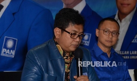 Wakil Ketua Umum DPP PAN Viva Yoga (kiri). (Foto diambil sebelum masa pandemi)