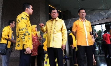 Waketum Golkar versi Munas Bali, Nurdin Halid (tengah).