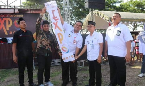 Wakil Bupati Blora, Arief Rohman membuka Santripreneur Expo 2019 di Desa Wado, Blora.