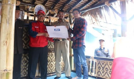 Wakil Bupati Garut, Helmi Budiman meresmikan 'Kampung Bangkit', Senin (25/10).