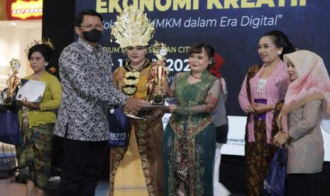 Wakil Bupati Sleman, Danang Maharsa, saat menutup kegiatan Pameran UMKM dan Pariwisata Ekonomi Kreatif Kolaborasi UMKM dalam Era DIgital di Sleman City Hall (SCH). 