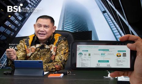 Wakil Direktur Utama 2 Bank Syariah Indonesia Abdullah Firman Wibowo memberikan materi tentang pengelolaan kas syariah dan bank internasional dalam program SSBM.