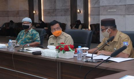 Wakil Gubernur Abdul Fatah menginginkan rangkaian perayaan HUT ke-20 Provinsi Kepulauan Bangka Belitung tahun 2020 dilakukan dengan tetap mengedepankan protokol kesehatan Covid-19. Hal ini diungkapkan Wagub Abdul Fatah dalam rapat lanjutan persiapan hari jadi ke-20 Provinsi Kepulauan Bangka Belitung di Ruang Pasir Padi Kantor Gubernur Kepulauan Bangka Belitung, Senin (7/9).