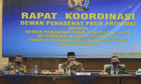 Wakil Gubernur Banten saat membuka Rapat Koordinasi Dewan Penasehat FKUB Provinsi Banten di Aula Kantor Wilayah Kementerian Agama Provinsi Banten, Kota Serang, Kamis (3/12).