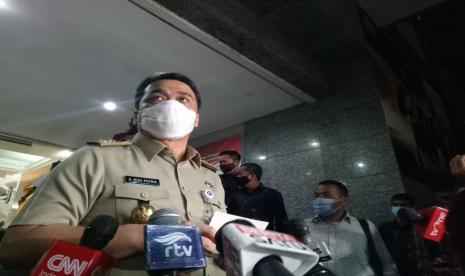 Wakil Gubernur DKI Jakarta, Ahmad Riza Patria usai menjalani pemeriksaan di Mapolda Metro Jaya terkait kerumunan massa di Petamburan, Jakarta Pusat, Senin (23/11).