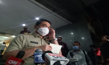 Wakil Gubernur DKI Jakarta, Ahmad Riza Patria mempersilahkan masyarakat menyampaikan jika ada berbagai perubahan data penerima Bantuan Sosial Tunai (BST) dalam rangka menunjang kebutuhan warga selama masa pandemi COVID-19.