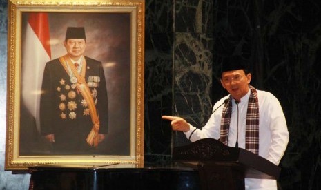 Wakil Gubernur DKI Jakarta Basuki Tjahaja Purnama melaksanakan tugas di Balai Kota, Jakarta, Jumat (16/5).