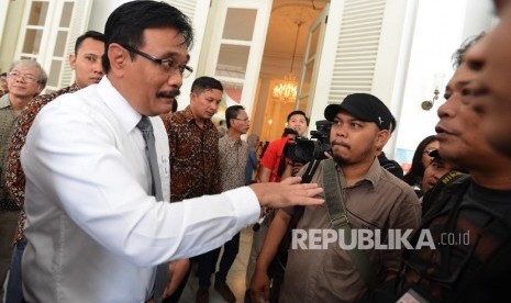  Wakil Gubernur DKI Jakarta Djarot Syaiful Hidayat (kiri).