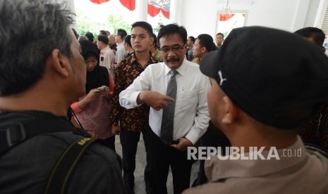  Wakil Gubernur DKI Jakarta Djarot Saiful Hidayat (tengah) 