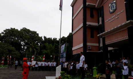 Wakil Gubernur DKI Jakarta Sandiaga Salahuddin Uno menghadiri coaching clinic NBA Junior di GOR Ciracas, Jakarta Timur, Rabu (24/1)