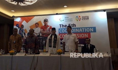 Wakil Gubernur DKI Jakarta Sandiaga Salahuddin Uno menghadiri rapat koordinasi panitia pelaksana Asian Paralympic Games 2018 di Hotel Mulia Senayan, Jumat (13/4). 