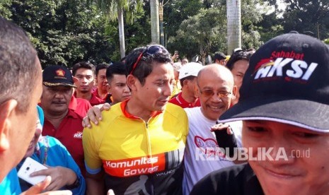 Wakil Gubernur DKI Jakarta Sandiaga Salahuddin Uno mengikuti senam bersama di Kantor Wali Kota Jakarta Timur, Jumat (2/1). 