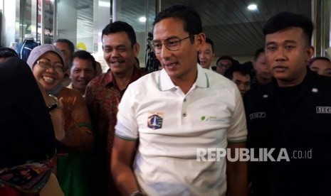 Wakil Gubernur DKI Jakarta Sandiaga Salahuddin Uno meresmikan pencanangan Pasar Tanah Abang sebagai Pasar Sadar Jaminan Sosial Ketenagakerjaan di Blok B Pasar Tanah Abang, Senin (23/4).