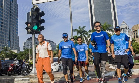 Wakil Gubernur DKI Jakarta Sandiaga Uno (kedua kiri) 