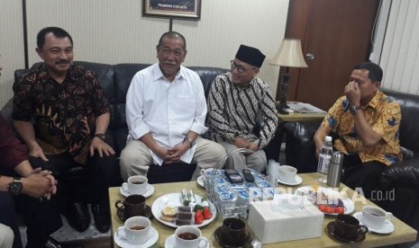 Wakil Gubernur Jabar, Deddy Mizwar (Demiz) mengunjungi DPD Gerindra Jabar, Senin (23/10). Pada hari ini, Deddy melanjutkan safari politiknya ke PAN dan Demokrat.