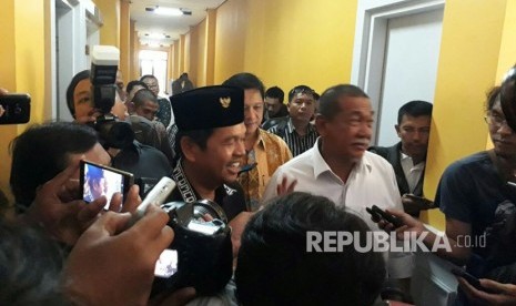 Wakil Gubernur Jabar Deddy Mizwar melakukan lawatan safari politiknya dengan berkunjung ke Kantor DPD Golkar Jabar dan diterima oleh Ketua DPD Golkar Jabar, Dedi Mulyadi, Senin (6/11).