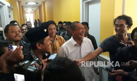 Wakil Gubernur Jabar Deddy Mizwar melakukan lawatan safari politiknya dengan berkunjung ke Kantor DPD Golkar Jabar dan diterima oleh Ketua DPD Golkar Jabar, Dedi Mulyadi, Senin (6/11).