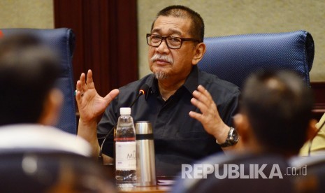 Wakil Gubernur Jabar Deddy Mizwar menjelaskan tentang rencana 'Ciletuh Palabuhanratu Geopark Festival (CGF) 2016' di Gedung Sate, Kota Bandung, Selasa (16/8). (Republika/Edi Yusuf)