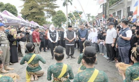 Wakil Gubernur Jabar Uu Ruzhanul Ulum saat menghadiri Gebyar Desa dan Gempungan Kabupaten Purwakarta di Kantor Desa Pasanggrahan, Kecamatan Bojong, Kabupaten Purwakarta, Rabu (26/10/2022).