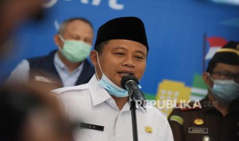 Wakil Gubernur Jawa Barat Uu Ruzhanul Ulum mengapresiasi kehadiran Kios Baqoel di Kota Tasikmalaya, Jabar. Uu berharap, kehadiran perusahaan e-dagang ini dapat mengembangkan usaha mikro, kecil, dan menengah di Tasikmalaya.  (ilustrasi).