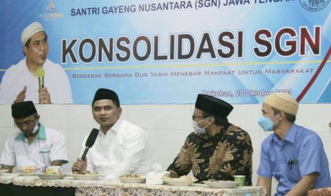 Wakil Gubernur Jawa Tengah, Taj Yasin Maimoen saat menghadiri acara konsolidasi komunitas Santri Gayeng  Nusantara yang dilaksanakan di Ponpes Diniyyah Salafiyyah Sayung, Kabupaten  Demak, Rabu (20/10) malam. Dalam kesempatan ini wagub menyampaikan Santri Gayrng Nusantara dilibatkan untuk pencegahan stunting di Jaw Tengah.