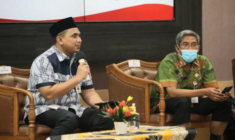 Wakil Gubernur Jawa Tengah, Taj Yasin Maimoen saat menghadiri Rapat Koordinasi Sinergitas dan Konvergensi Penanggulangan Kemiskinan, yang dilaksanakan di Kantor Badan Perencanaan Pembangunan Daerah (Bappeda) Provinsi Jawa Tengah, di Semarang, Selasa (5/4) (foto: ISTIMEWA)